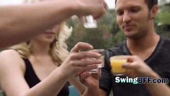 Swing group learns the BDSM ropes